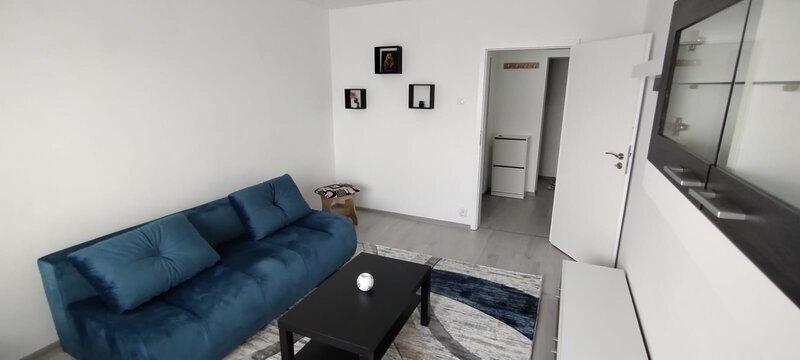 Liviu Rebreanu, nr. 9A, bl. 50A, vis a vis de Park Lake Mall.