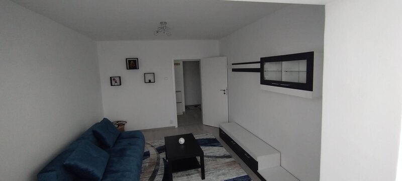 Liviu Rebreanu, nr. 9A, bl. 50A, vis a vis de Park Lake Mall.