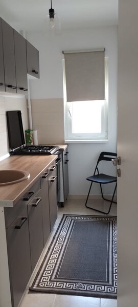 Liviu Rebreanu, nr. 9A, bl. 50A, vis a vis de Park Lake Mall.